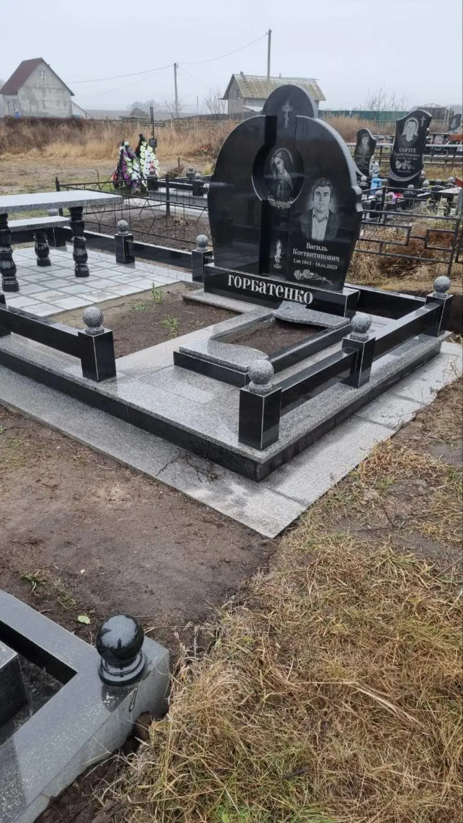 Подвійний пам’ятник KM-7814