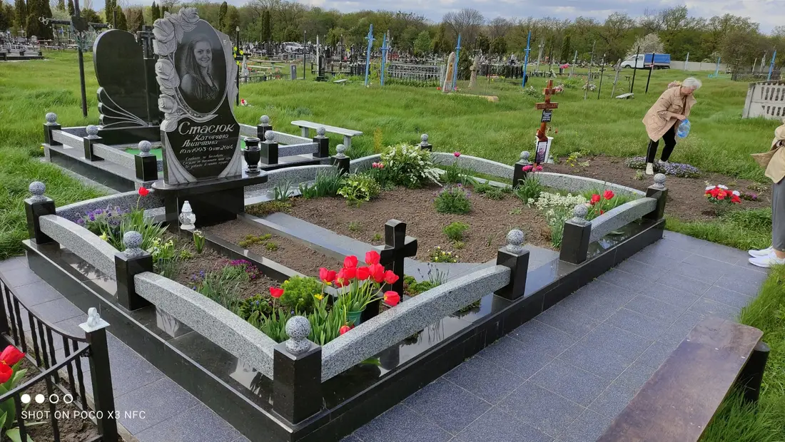 Подвійний пам’ятник KM-7815