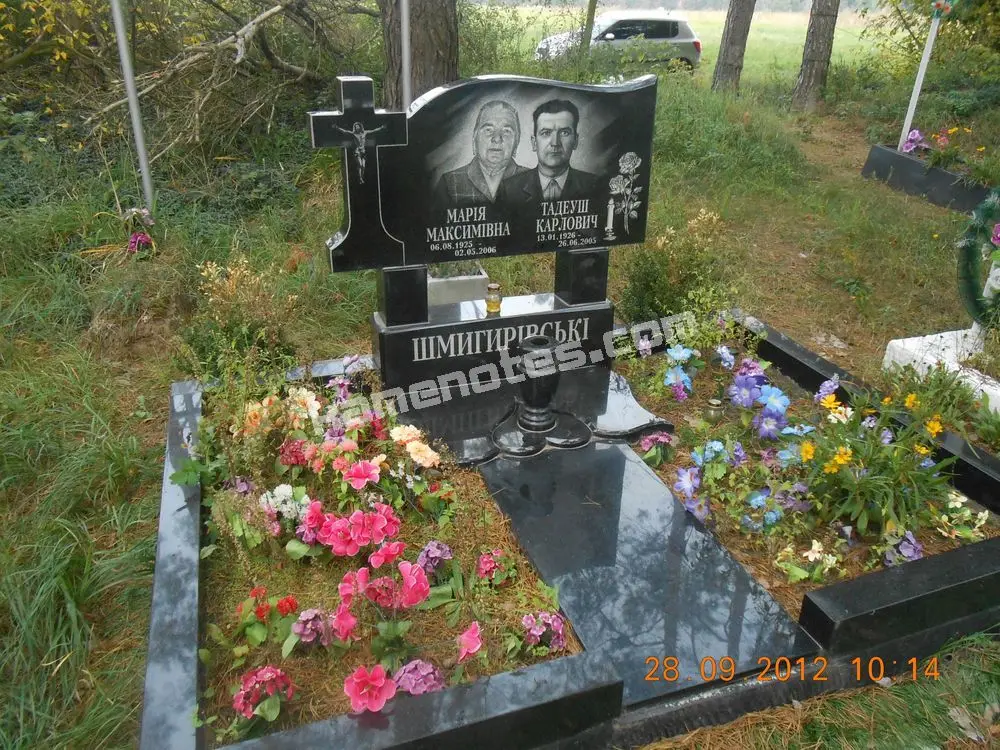 Подвійний пам’ятник KM-7827