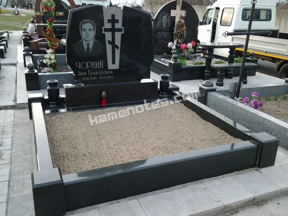 Подвійний пам’ятник KM-7829