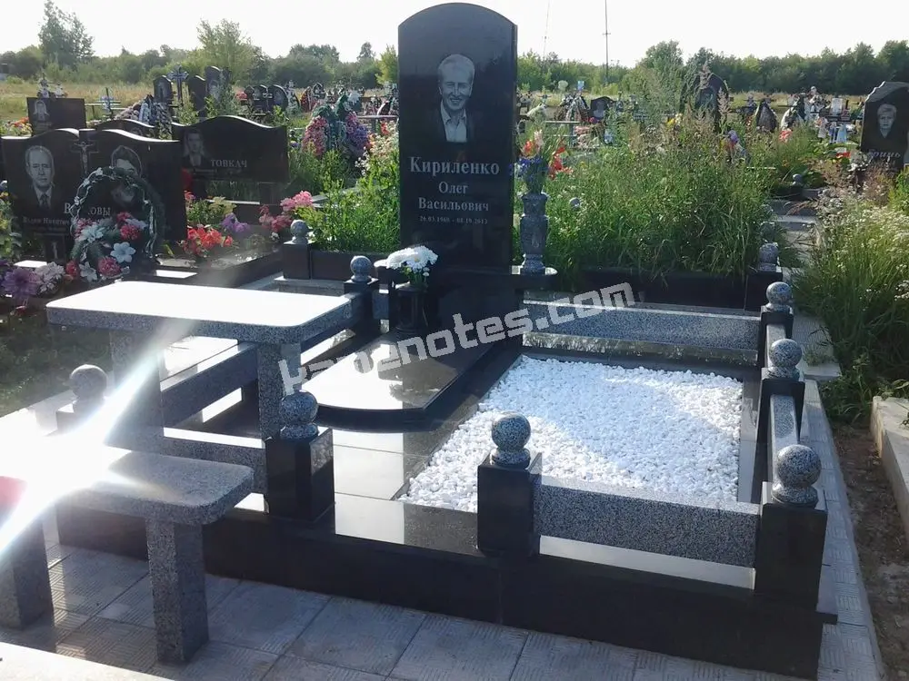 Подвійний пам’ятник KM-7831