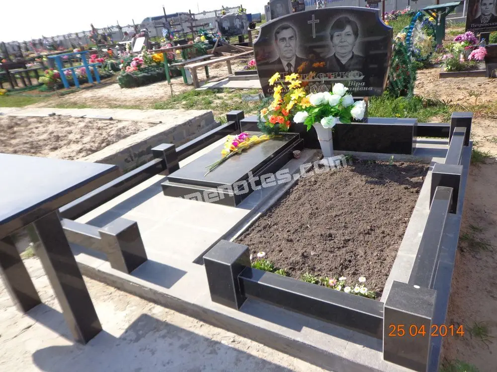 Подвійний пам’ятник KM-7834