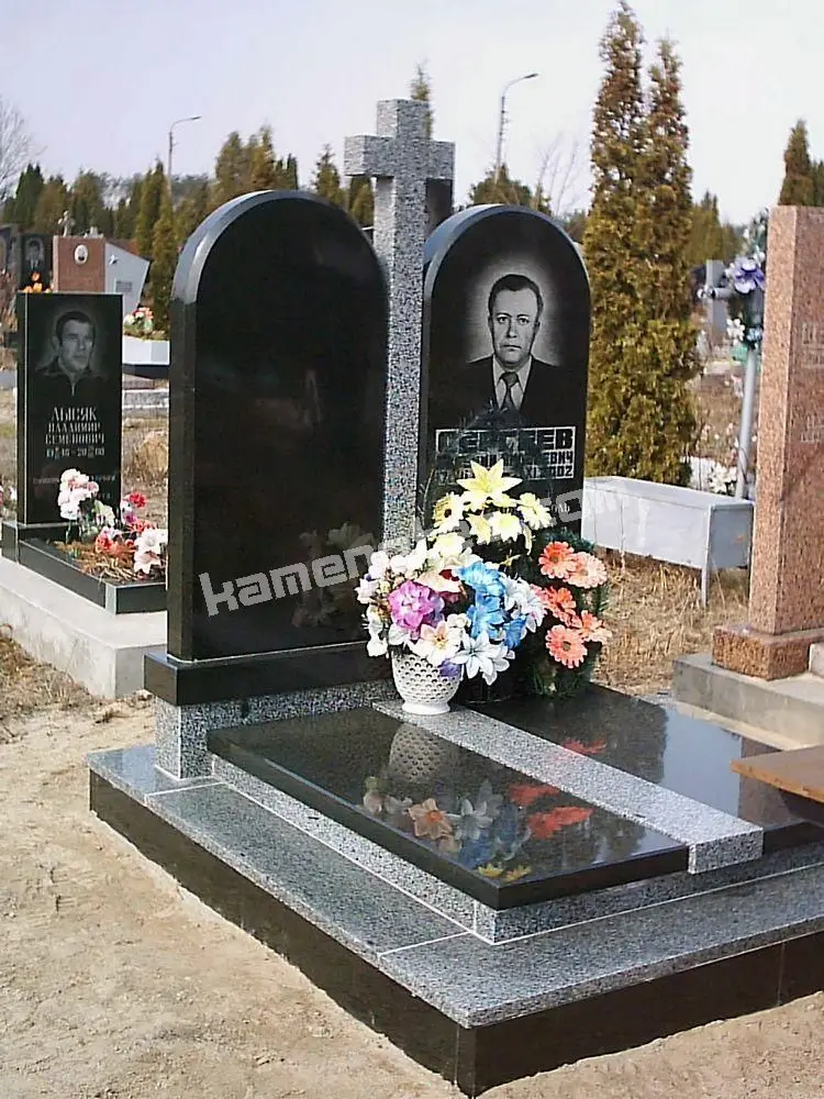 Подвійний пам’ятник KM-7838