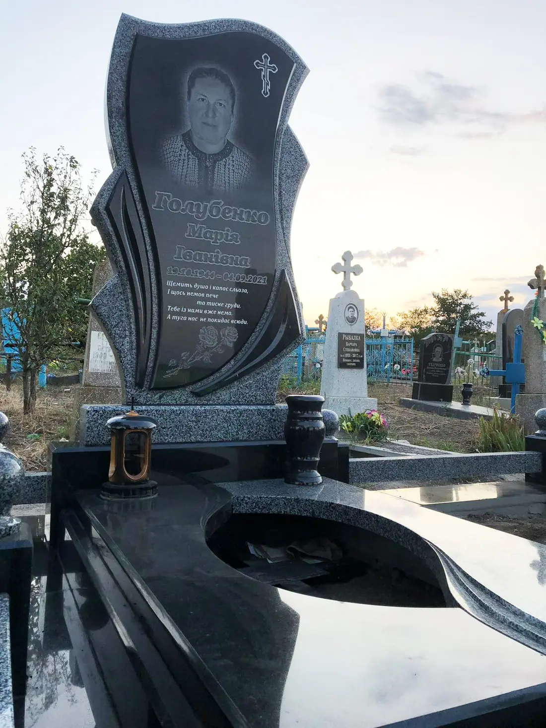 Подвійний пам’ятник KM-7841