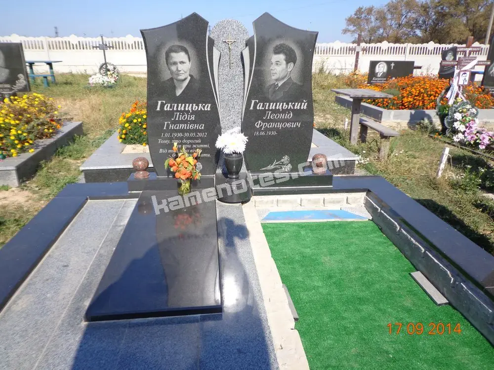 Подвійний пам’ятник KM-7843