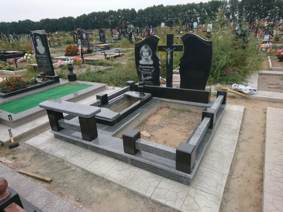 Подвійний пам’ятник KM-7853