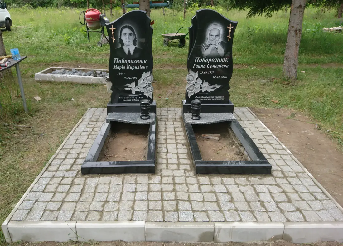 Подвійний пам’ятник KM-7854