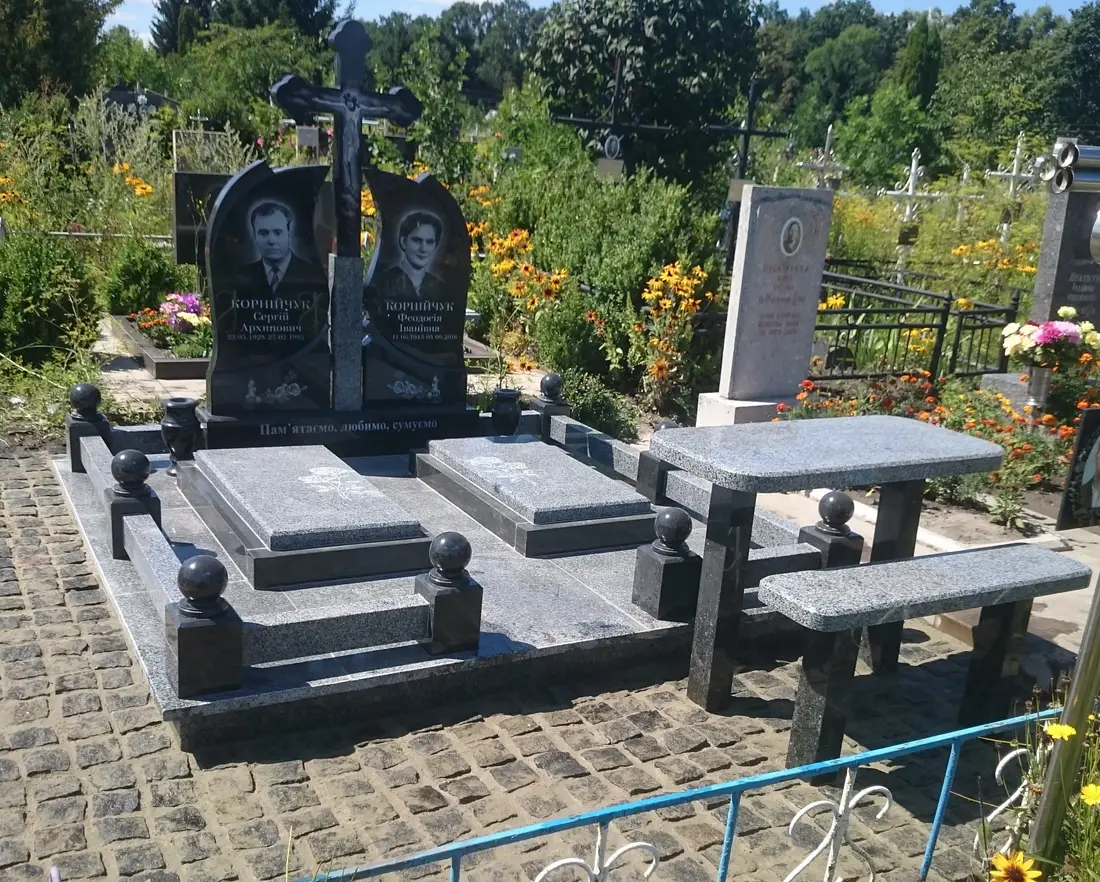 Подвійний пам’ятник KM-7855