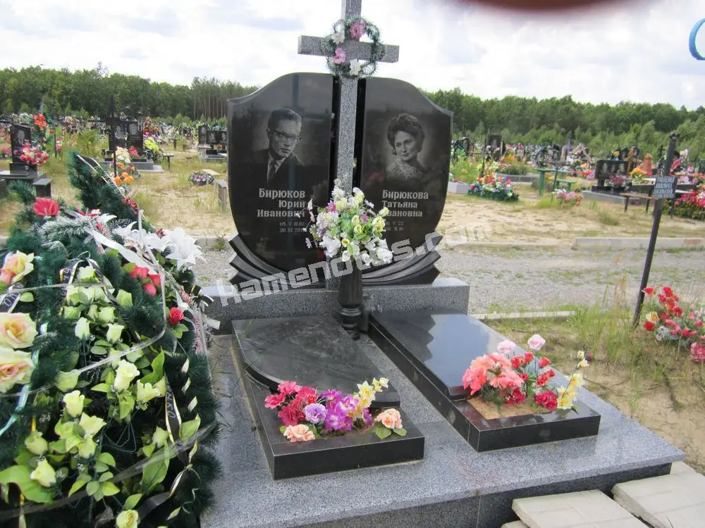 Подвійний пам’ятник KM-7869