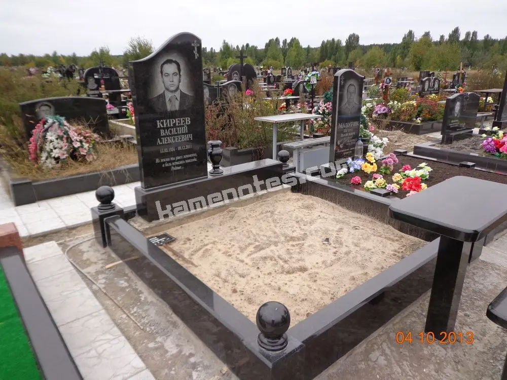 Подвійний пам’ятник KM-7874