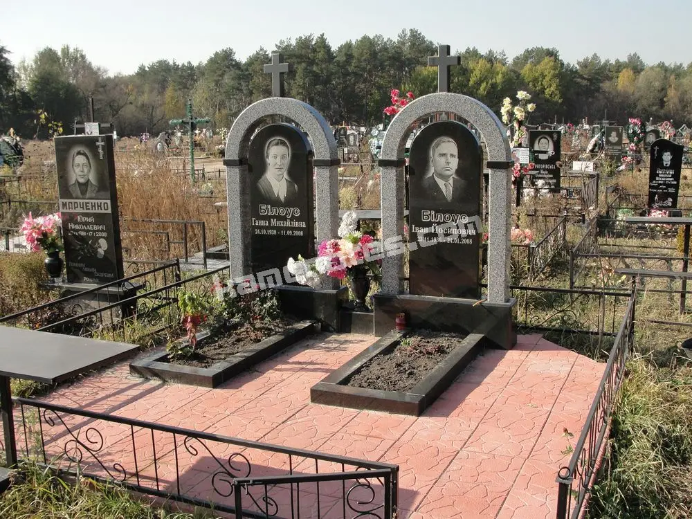 Подвійний пам’ятник KM-7876