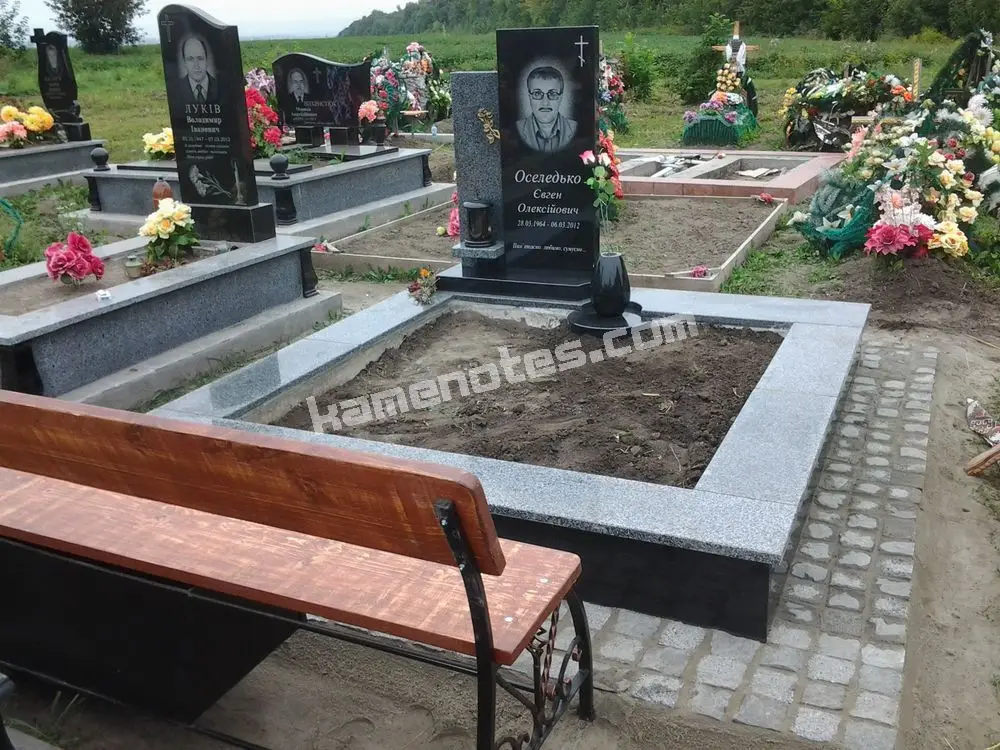 Подвійний пам’ятник KM-7878