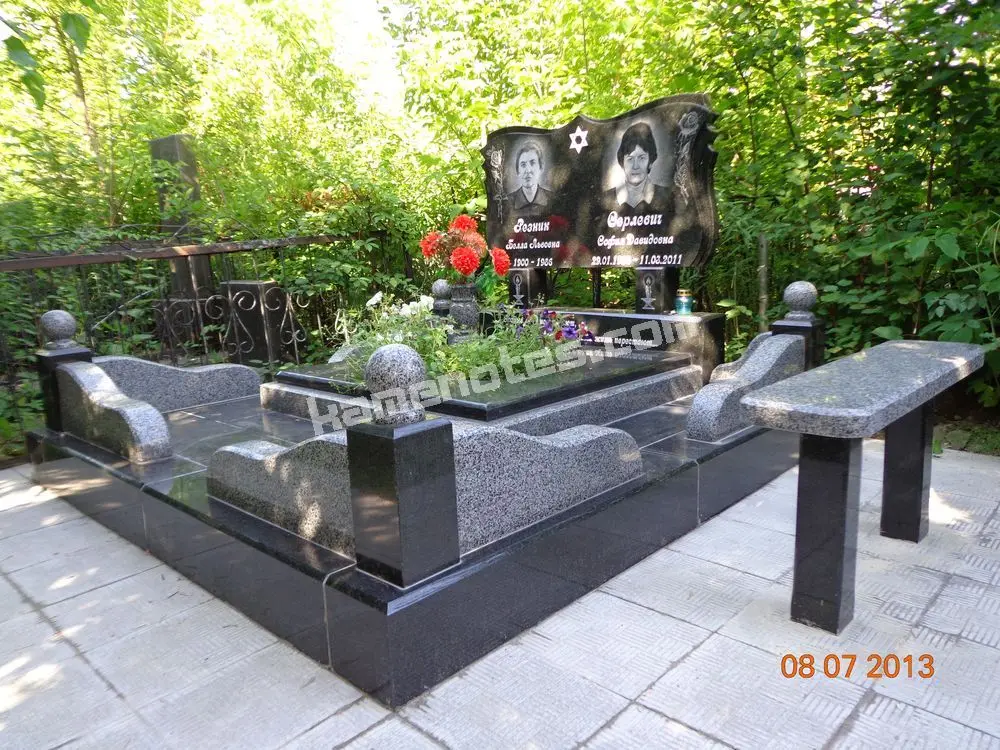 Подвійний пам’ятник KM-7885