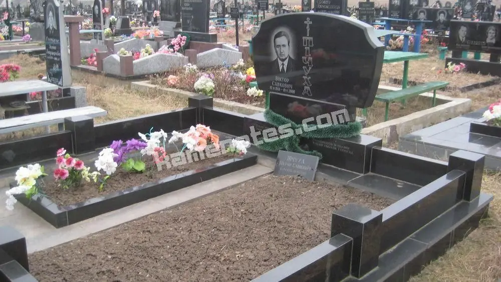 Подвійний пам’ятник KM-7893