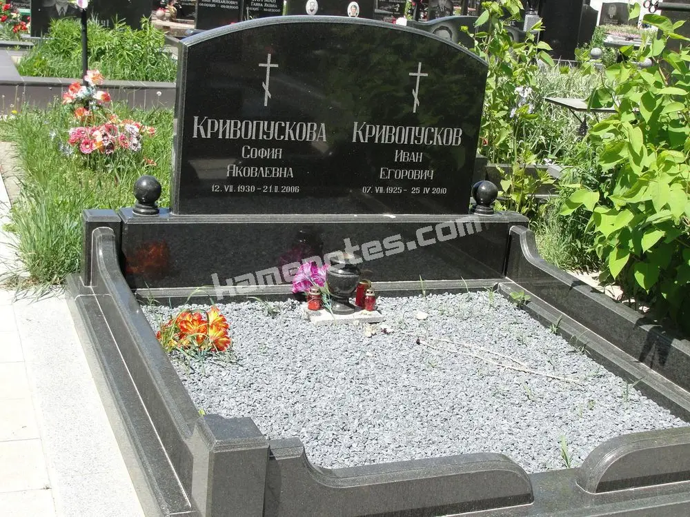 Подвійний пам’ятник KM-7992