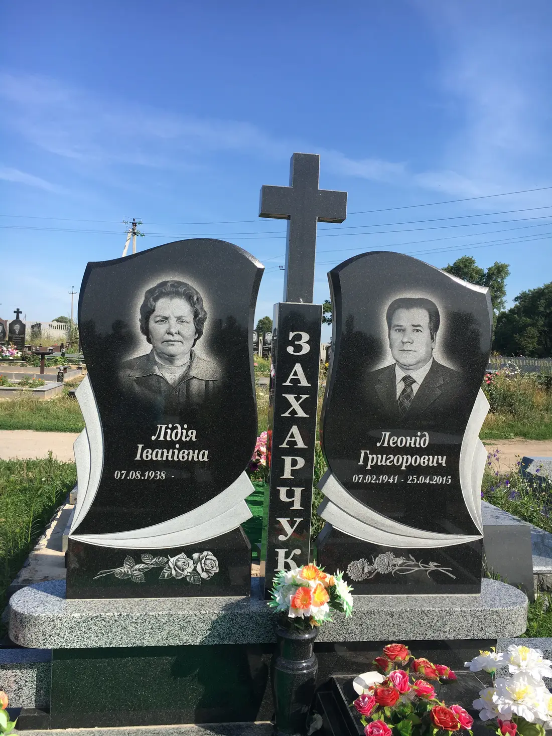 Подвійний пам’ятник KM-8007