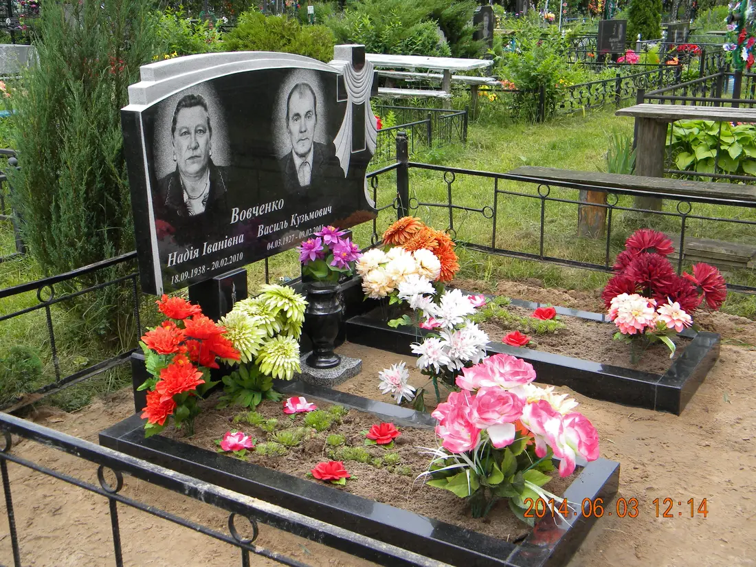 Подвійний пам’ятник KM-8022