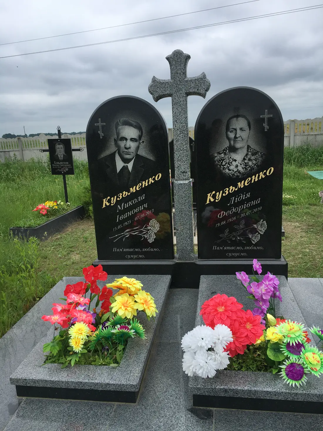 Подвійний пам’ятник KM-8036