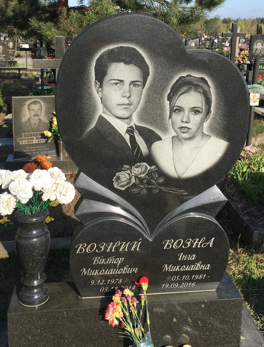 Подвійний пам’ятник KM-8053
