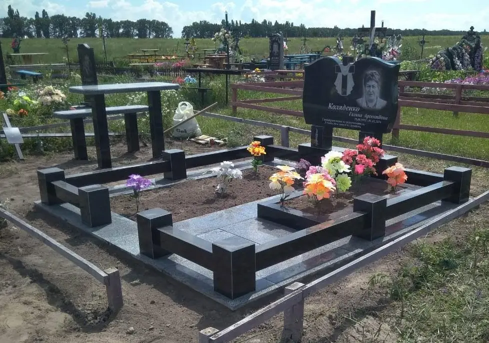 Подвійний пам’ятник KM-8054