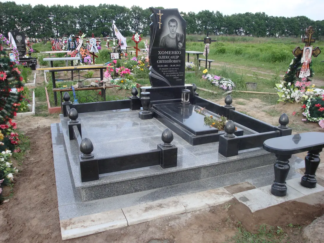 Подвійний пам’ятник KM-8059