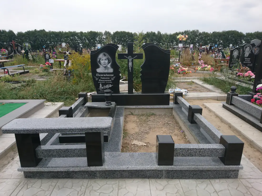 Подвійний пам’ятник KM-8064