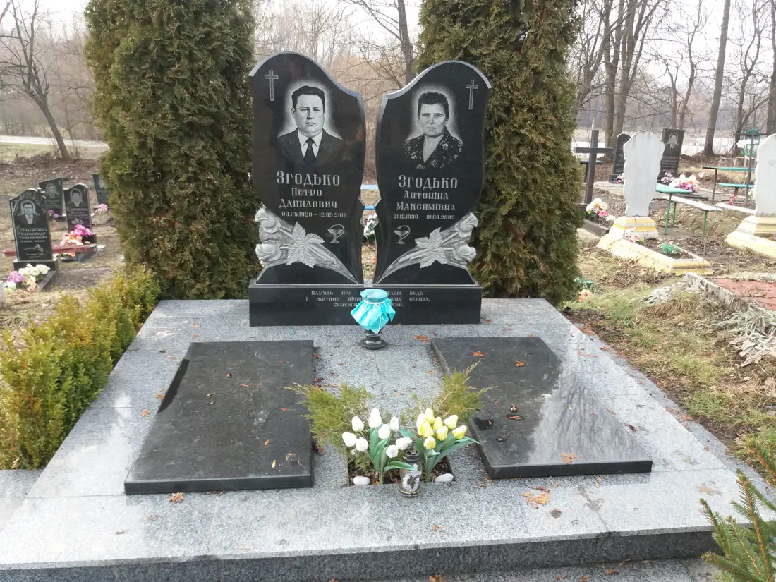 Подвійний пам’ятник KM-8066