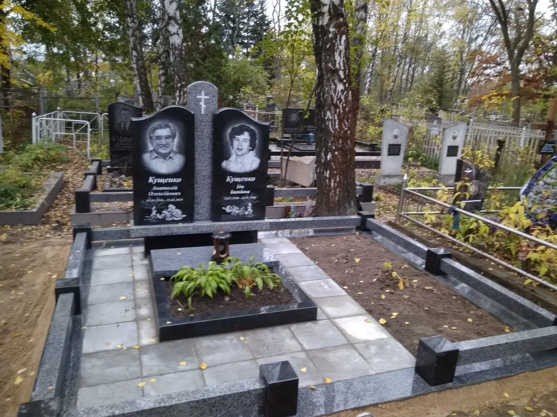 Подвійний пам’ятник KM-8071
