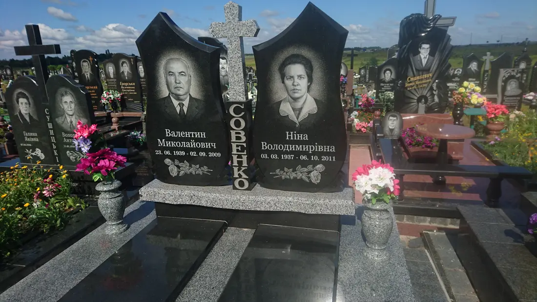 Подвійний пам’ятник KM-8073