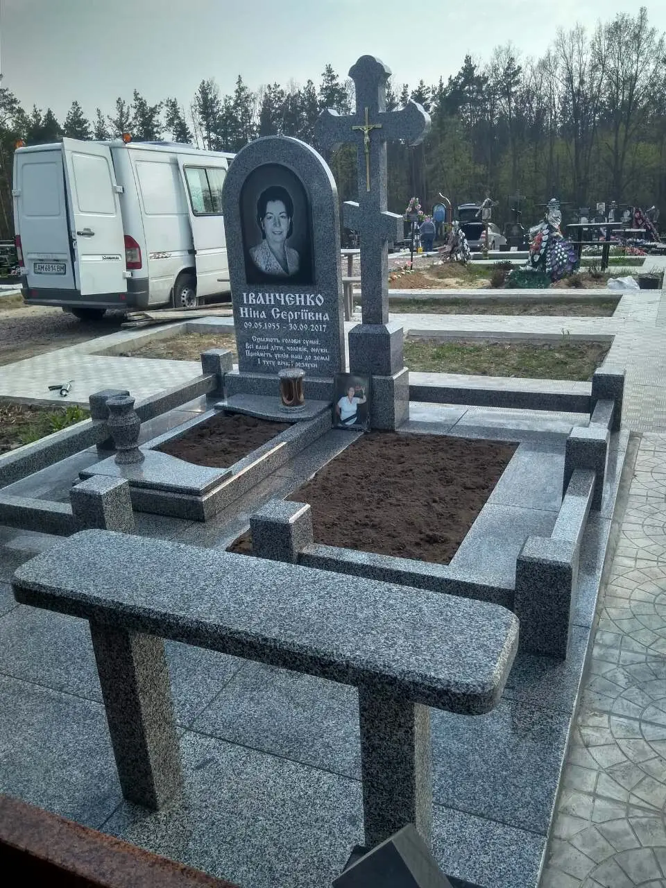 Подвійний пам’ятник KM-8089