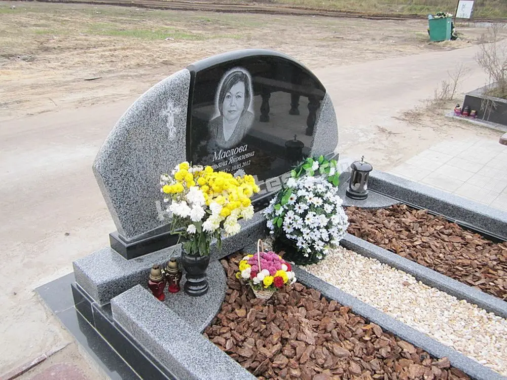 Подвійний пам’ятник KM-8090