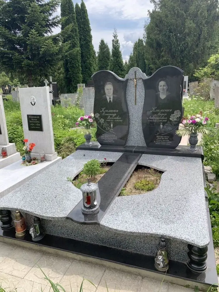 Подвійний пам’ятник KM-8095