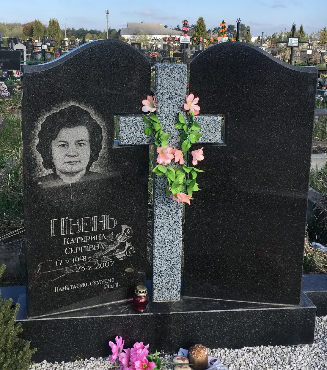 Подвійний пам’ятник KM-8097