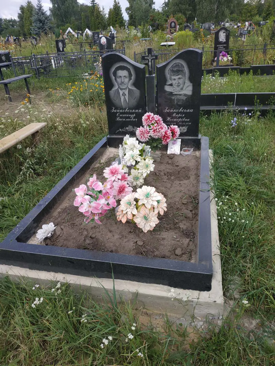 Подвійний пам’ятник KM-8099