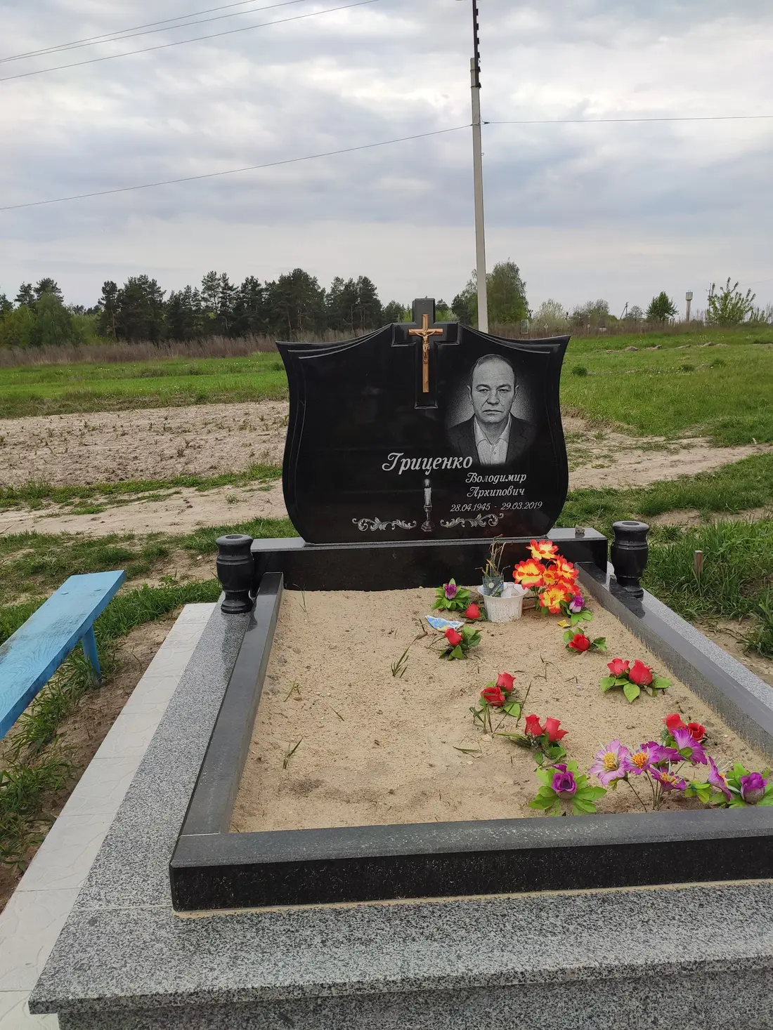 Подвійний пам’ятник KM-8100