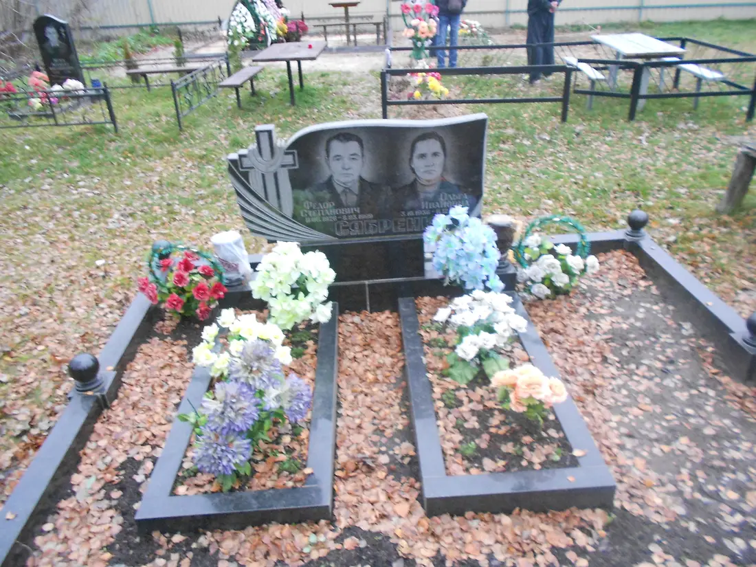 Подвійний пам’ятник KM-8104