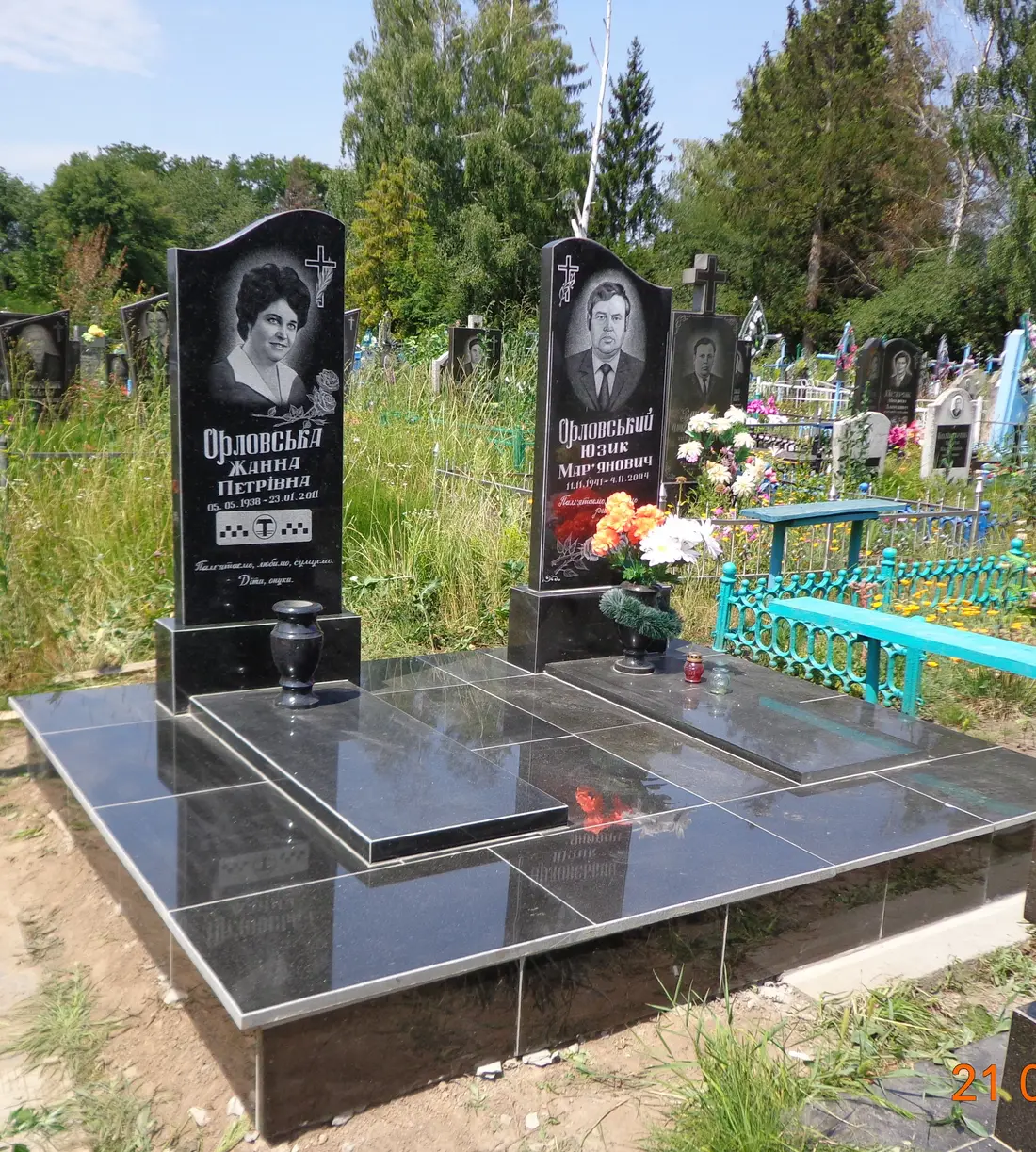 Подвійний пам’ятник KM-8106