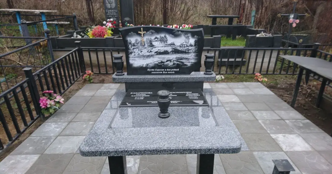 Подвійний пам’ятник KM-8108