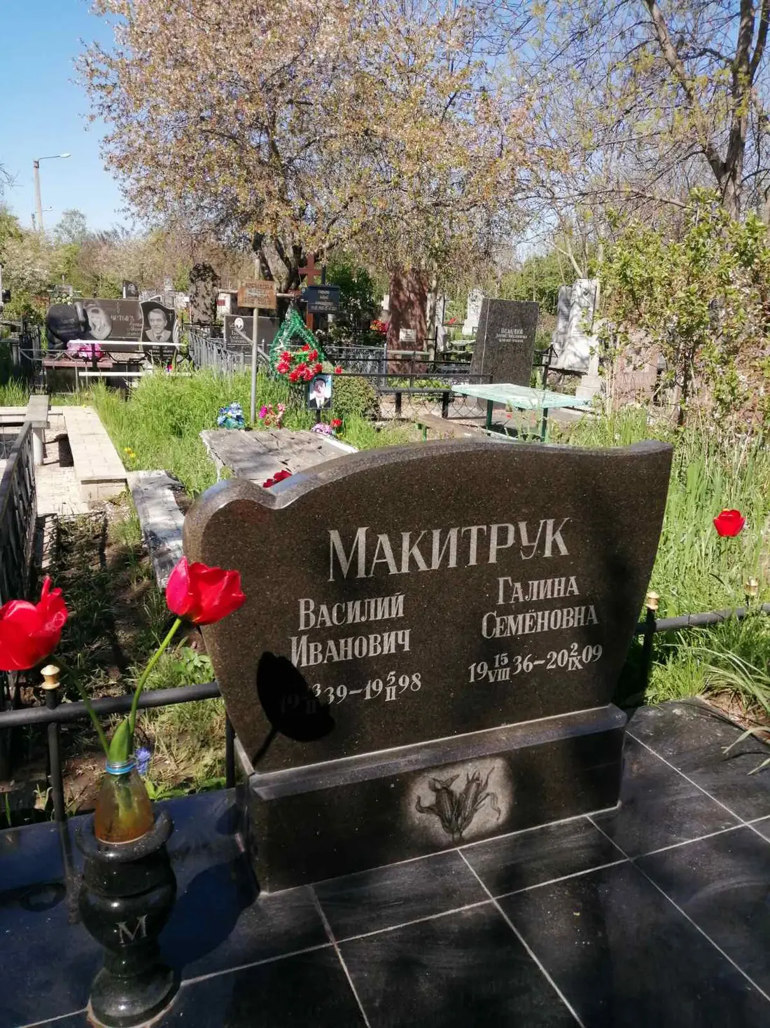 Подвійний пам’ятник KM-8111