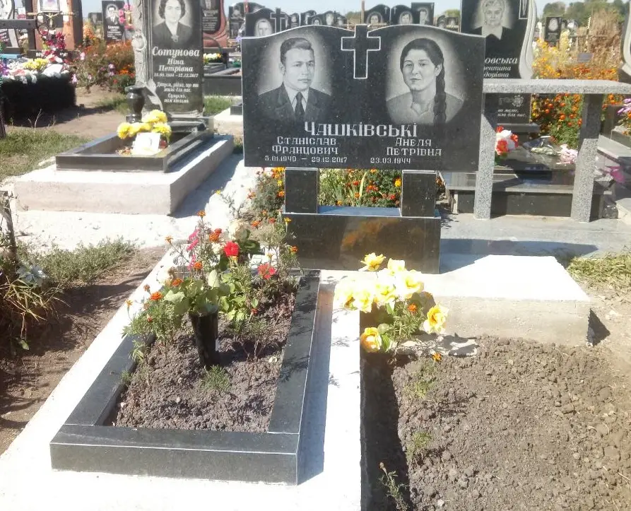 Подвійний пам’ятник KM-8116