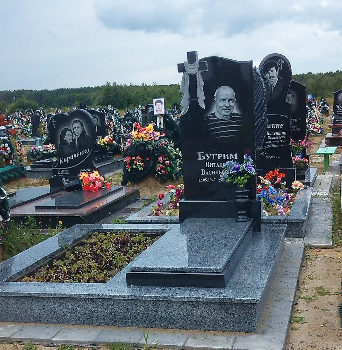 Подвійний пам’ятник KM-8118