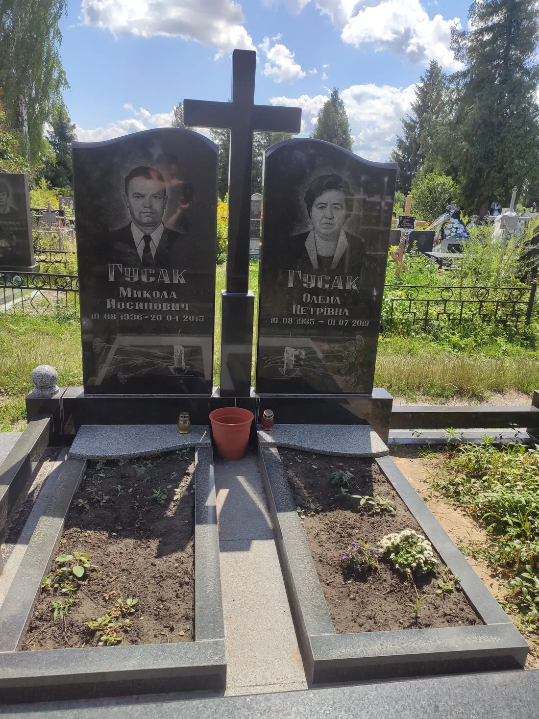 Подвійний пам’ятник KM-8138
