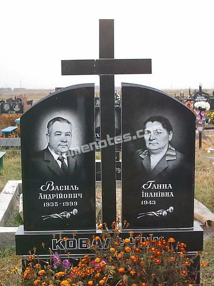 Подвійний пам’ятник KM-8139