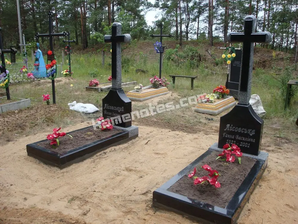 Подвійний пам’ятник KM-8143