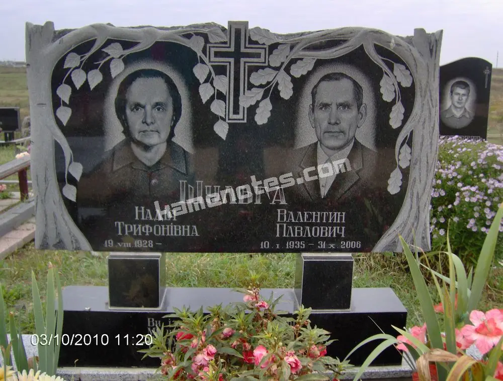 Подвійний пам’ятник KM-8148