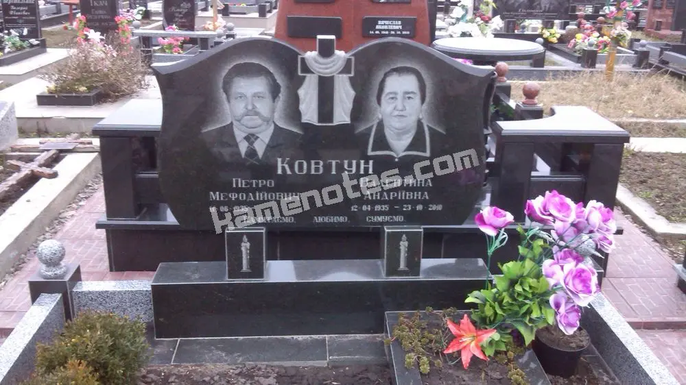 Подвійний пам’ятник KM-8150