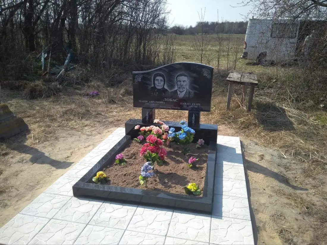 Подвійний пам’ятник KM-8159