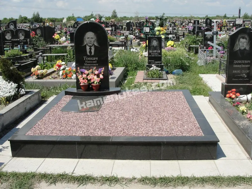 Подвійний пам’ятник KM-8164