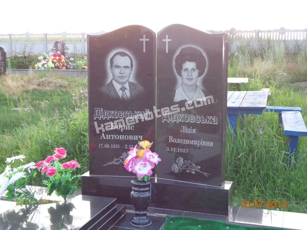 Подвійний пам’ятник KM-8169