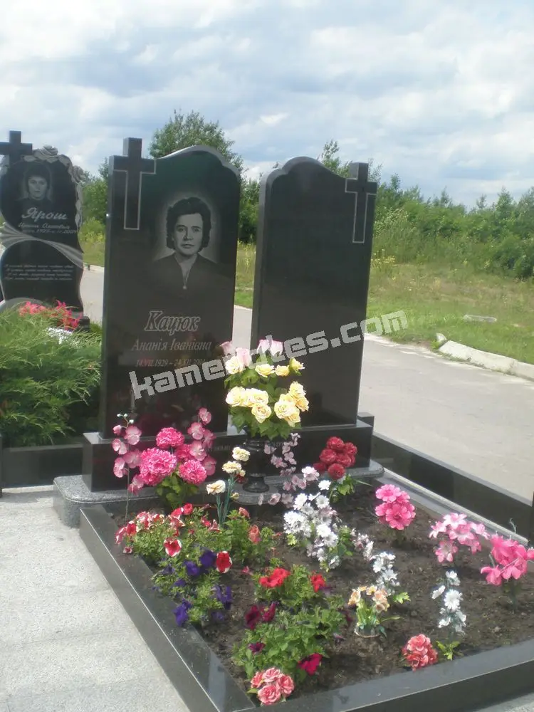 Подвійний пам’ятник KM-8170